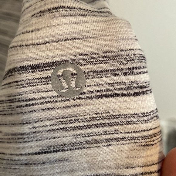 Lululemon Free To Be Wild Womens size 4 - Picture 2 of 4